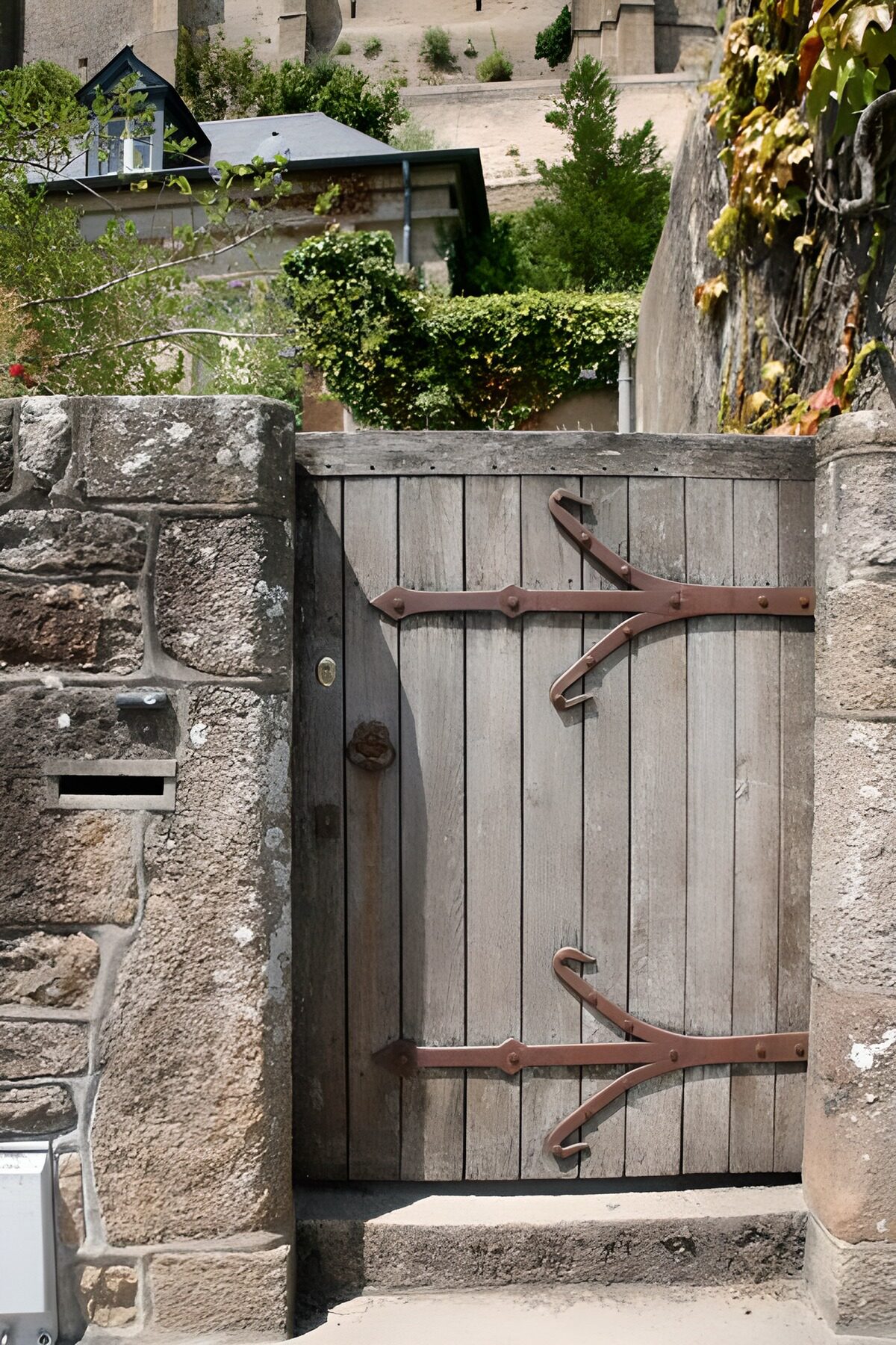 WCUK73879: Old garden gate in stone wall in France