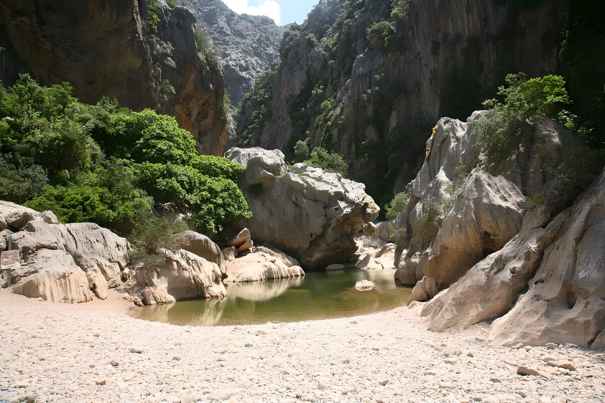 WCUK81366: Small lake  located between the rocks version 3