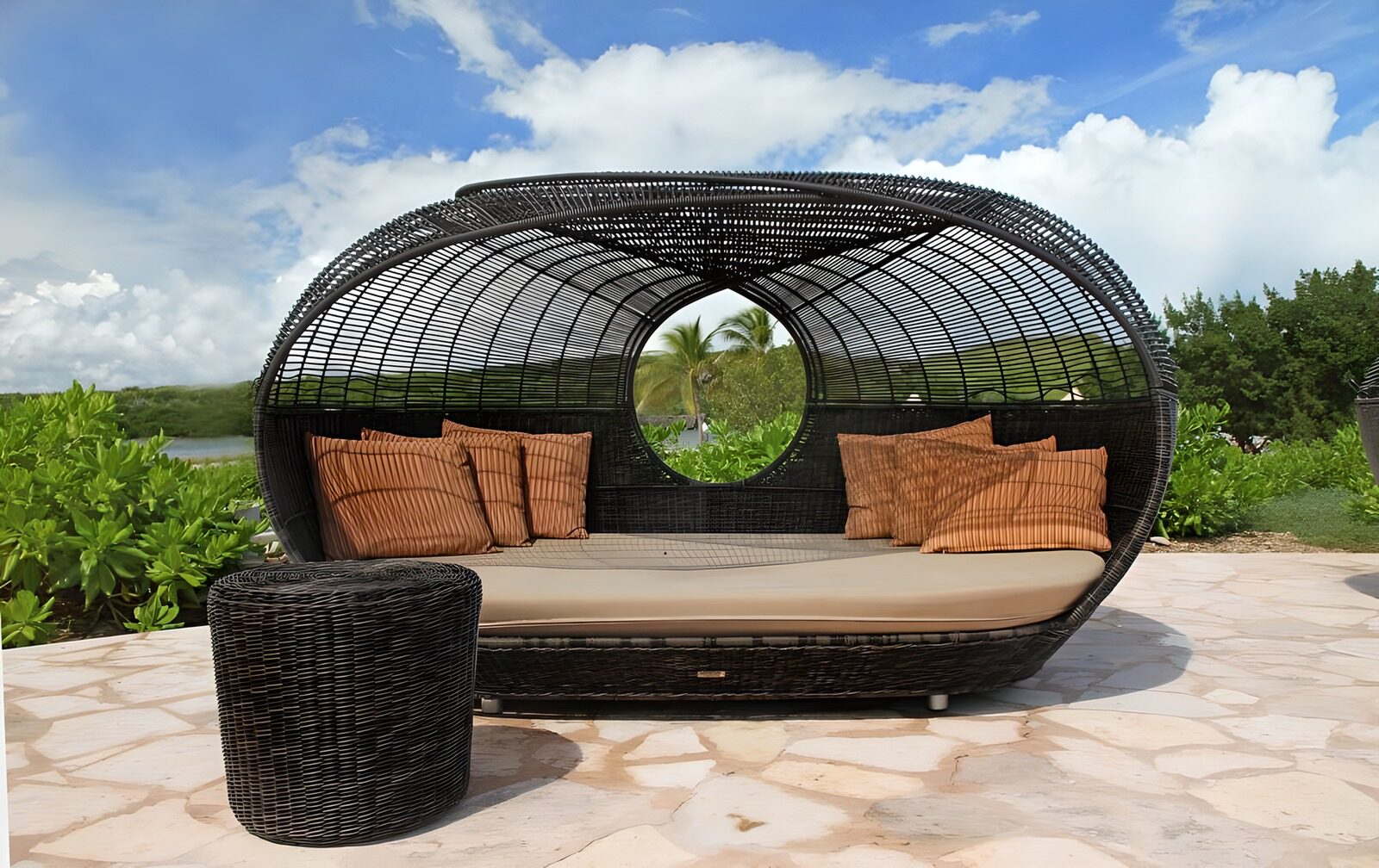 WCUK21520: Cane Lounger with large porch with view on palm trees