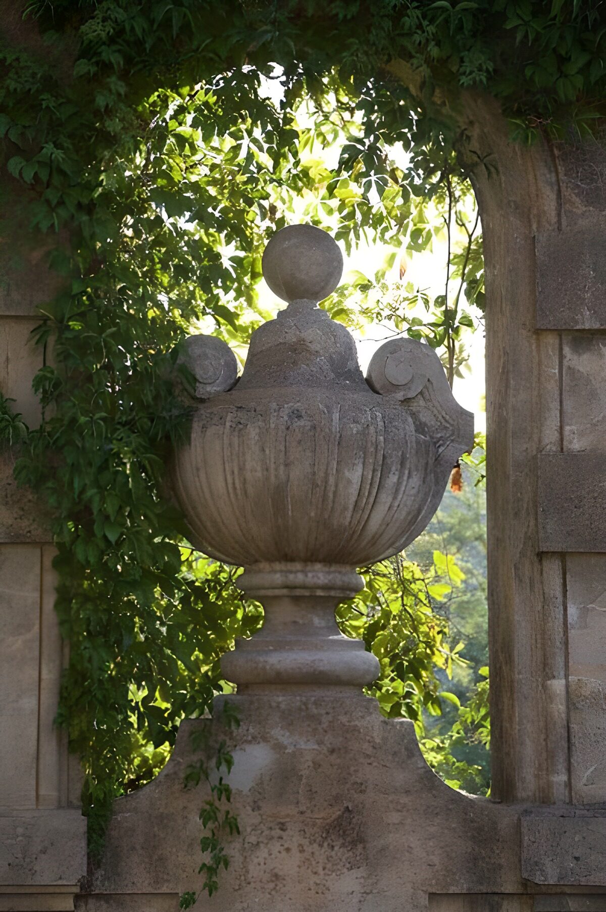 WCUK35990: Urn in the window with arch and ivy