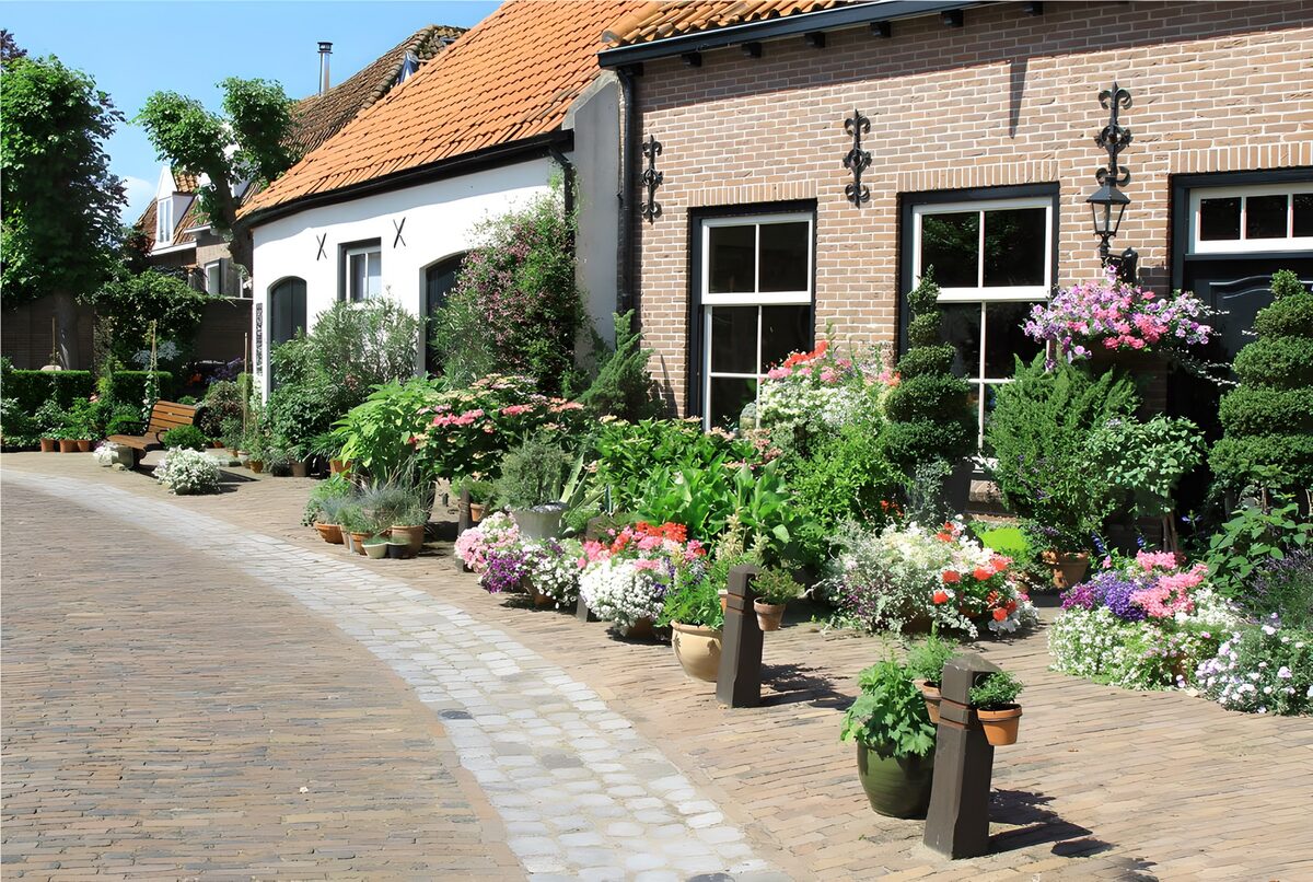 WCUK97959: Front garden of house located along the side of a  block paved road