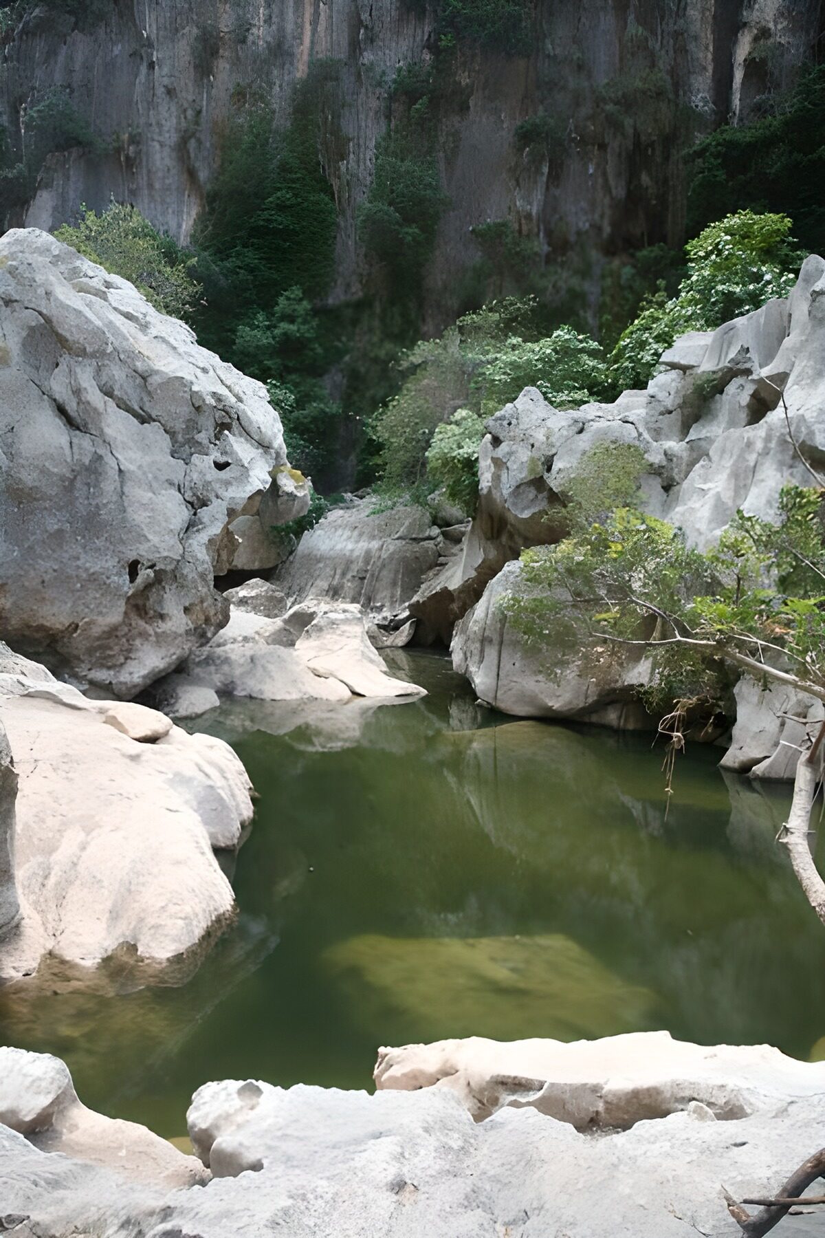 WCUK42161: Lake between the rocks version 5