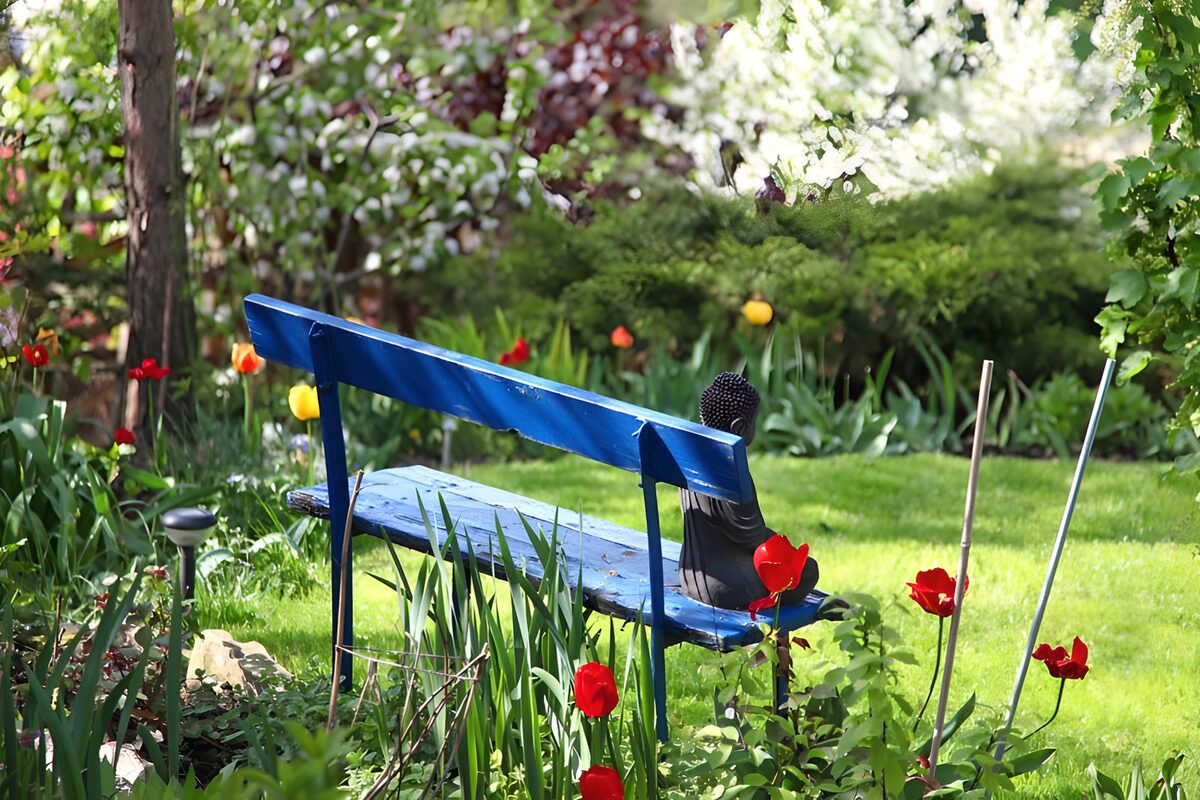 WCUK84707: Buddha on a blue seat (bench_ version 1