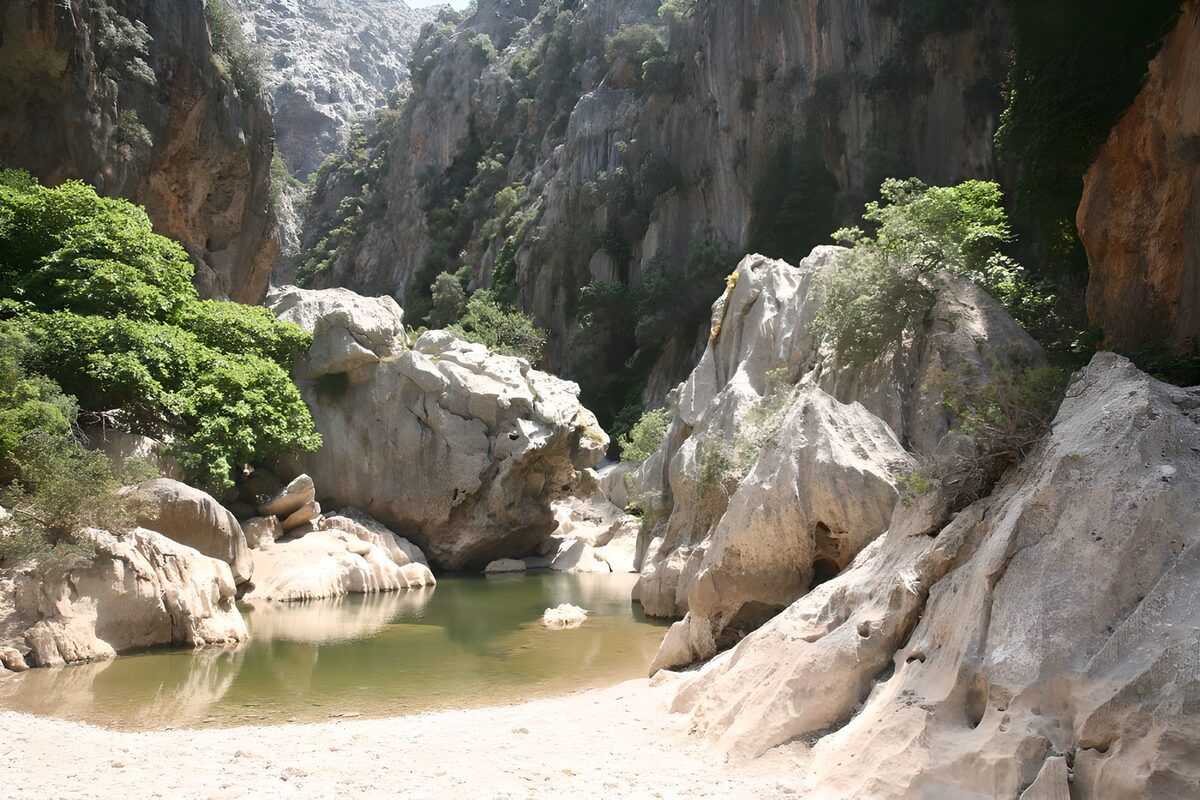 WCUK24219: Small lake located between the rocks version 1