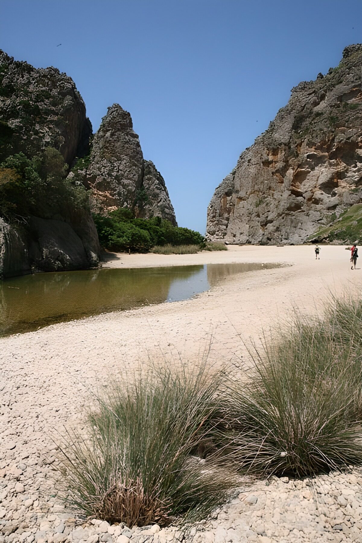 WCUK38129: Large puddle in canyon area, pebble beach